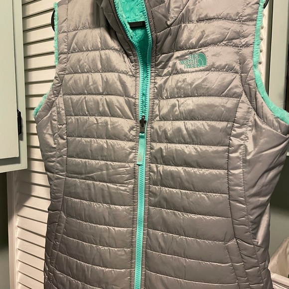 North Face - Youth XL - Reversible Vest - Picture 1 of 2